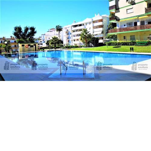 Piscina abierta todo el año. Playa a 300m. N135