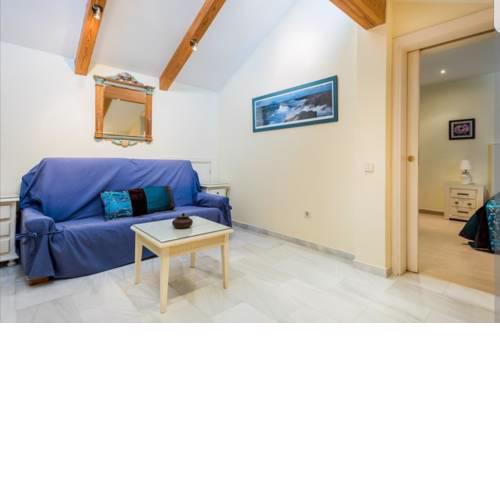 PISO COZY JUNTO A PUERTO BANUS CON WIFI & PISCINA