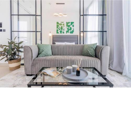 place near the park, with space for work & play 2b