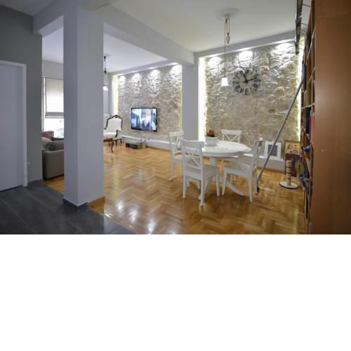 Plaka Gem Apt House