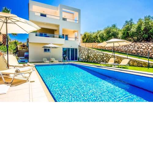 Plaka Villa Sleeps 6 with Pool Air Con and WiFi