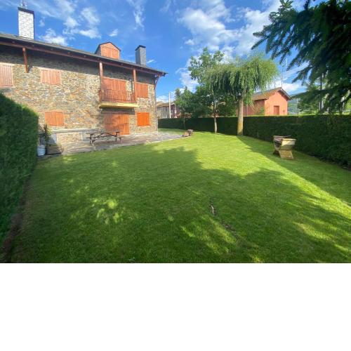 Planta Baja encantadora en Age con piscina y jardín