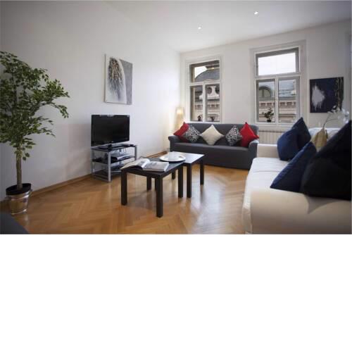 PLATA13 · Charles Bridge Apartment