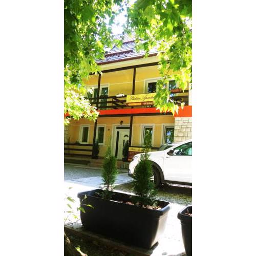 Platán Apartmanház