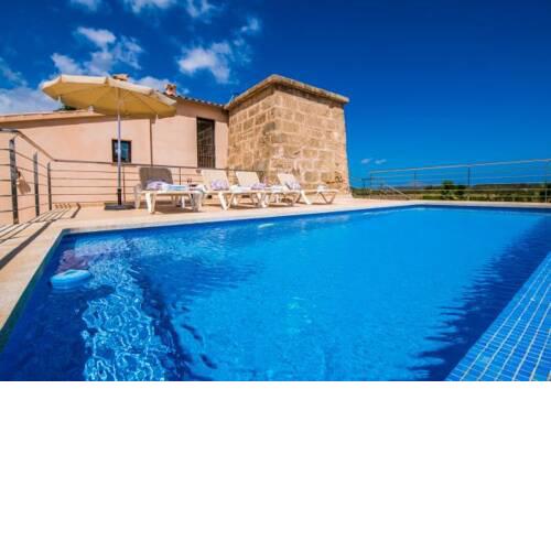 Platja de Muro Holiday Home Sleeps 4 with Pool Air Con and WiFi