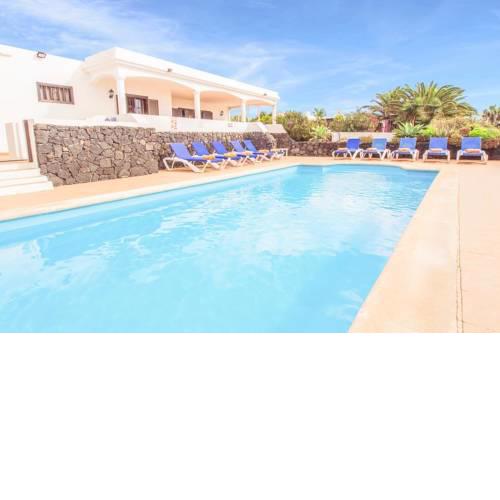 Playa Blanca Villa Sleeps 12 Pool WiFi