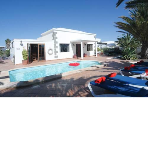 Playa Blanca Villa Sleeps 8 with Pool and WiFi