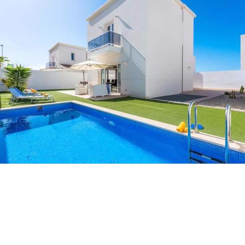 Playa de Fanabe Villa Sleeps 8 with Pool Air Con and WiFi