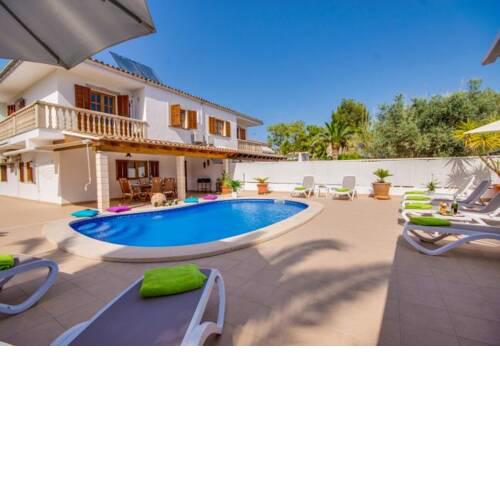 Playa de Muro Holiday Home Sleeps 8 with Pool Air Con and WiFi