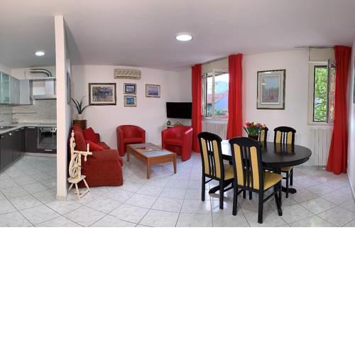 Plaza Pleasurable Apartment