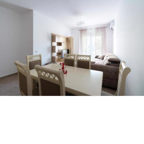 Plazhi i Vjeter 2+1 family apartment