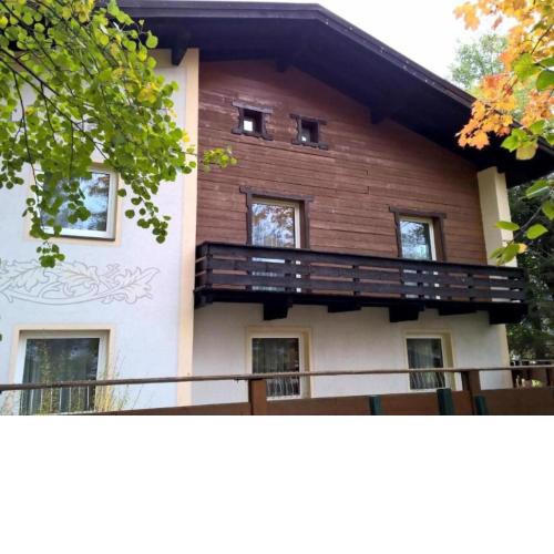 Pleasant Holiday Home in L ngenfeld with Balcony