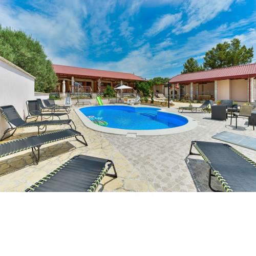 Pleasant Holiday Home in Polača with Swimming Pool
