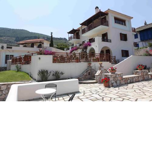 Pleoussa Studio and Apartments