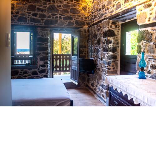Plousiadi΄s Stone House