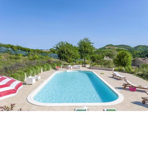 Plush Holiday Home in Belforte all Isauro with Swimming Pool