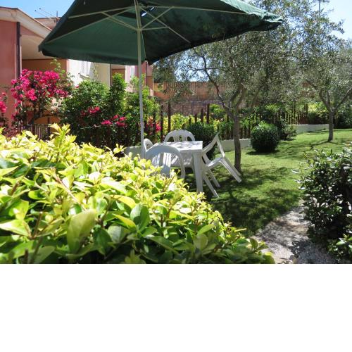 Pochi passi dal mare. Piano terra e veranda sul giardino