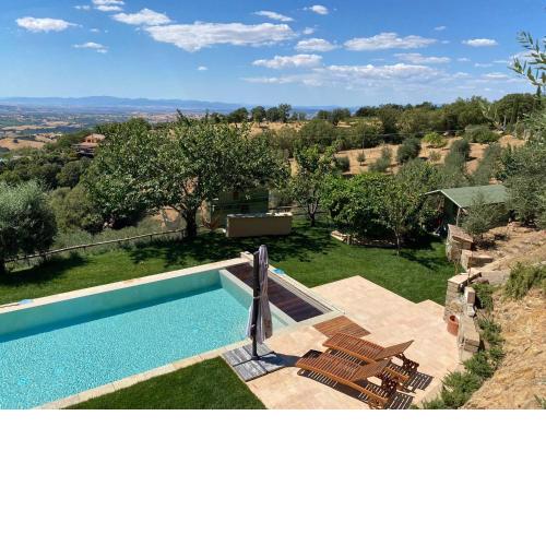 PODERE TORRICELLE PANCOLE GR TUSCANY, single independent villa for 4, infinity pool with sea view, sauna and jacuzzi plus extra independent room for 2 in main villa 30 mt away