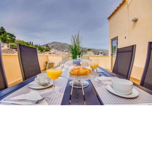 Pollenca Holiday Home Sleeps 5 with Air Con and WiFi