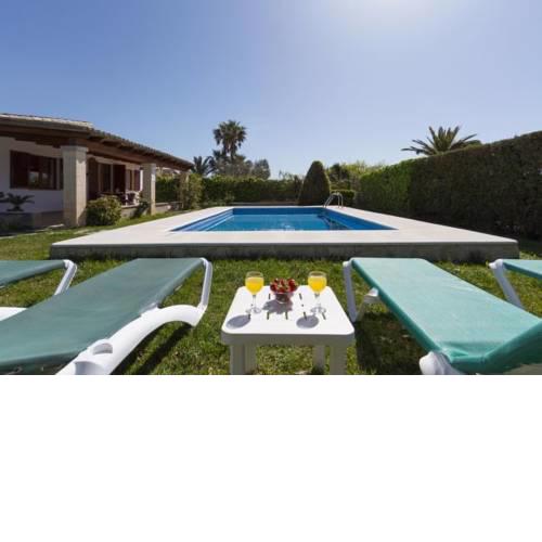 Pollenca Villa Sleeps 4 with Pool Air Con and WiFi