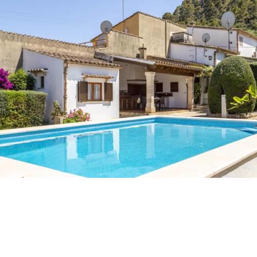 Pollenca Villa Sleeps 4 with Pool Air Con and WiFi