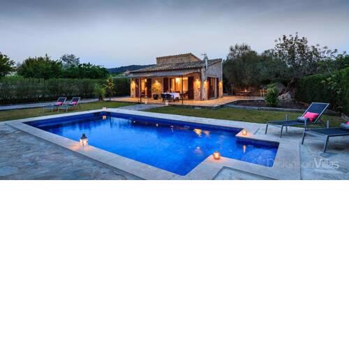 Pollenca Villa Sleeps 4 with Pool and Air Con
