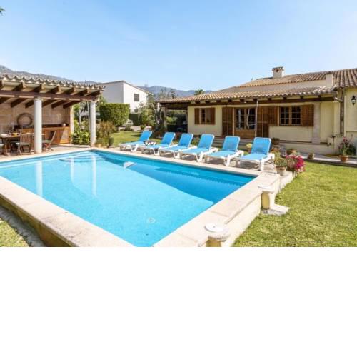 Pollenca Villa Sleeps 5 with Pool Air Con and WiFi