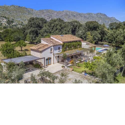 Pollenca Villa Sleeps 5 with Pool and Air Con