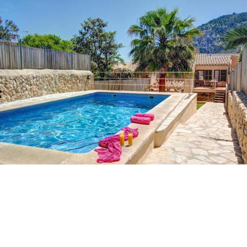 Pollenca Villa Sleeps 6 Air Con