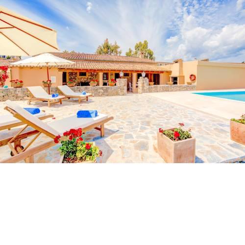 Pollenca Villa Sleeps 6 with Air Con and WiFi
