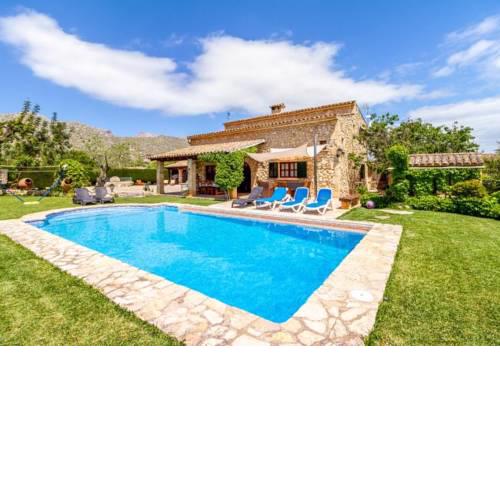 Pollenca Villa Sleeps 6 with Pool Air Con and WiFi