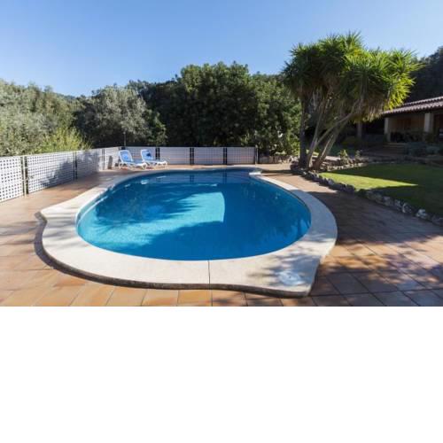 Pollenca Villa Sleeps 6 with Pool Air Con and WiFi