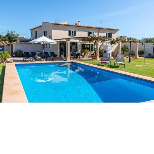Pollenca Villa Sleeps 6 with Pool Air Con and WiFi