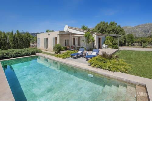 Pollenca Villa Sleeps 6 with Pool Air Con and WiFi