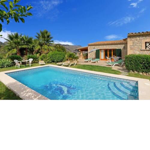 Pollenca Villa Sleeps 6 with Pool Air Con and WiFi