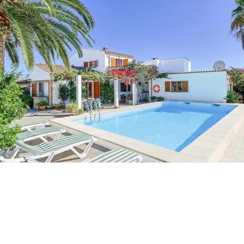 Pollenca Villa Sleeps 6 with Pool Air Con and WiFi