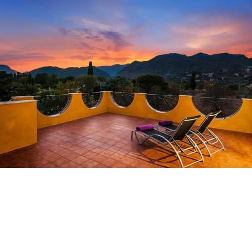 Pollenca Villa Sleeps 6 with Pool Air Con and WiFi