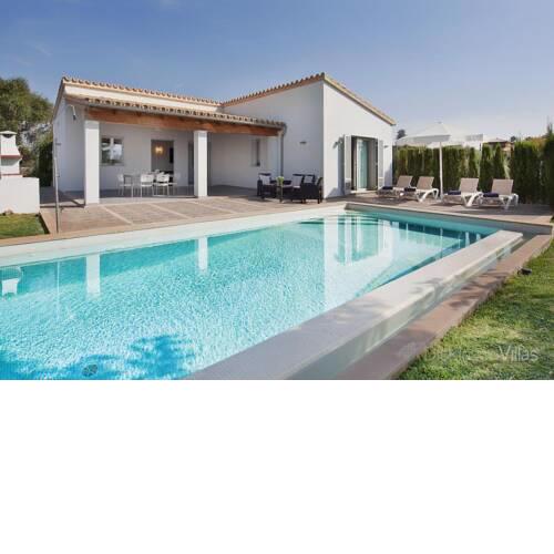 Pollenca Villa Sleeps 6 with Pool Air Con and WiFi