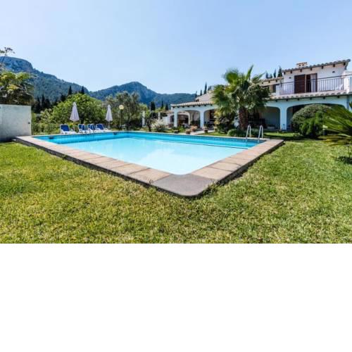 Pollenca Villa Sleeps 6 with Pool and WiFi