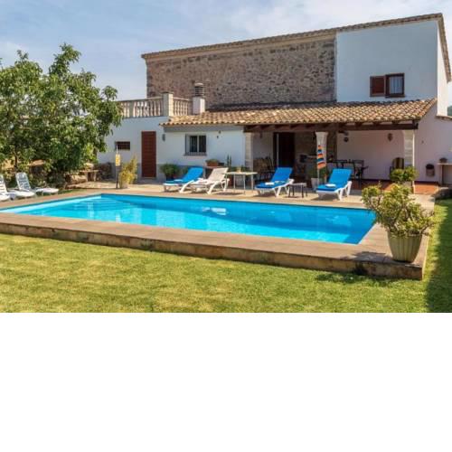 Pollenca Villa Sleeps 7 with Pool and WiFi