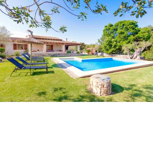 Pollenca Villa Sleeps 8 Pool Air Con WiFi T400618