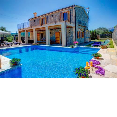 Pollenca Villa Sleeps 8 Pool Air Con WiFi
