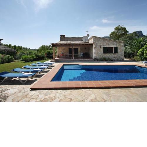Pollenca Villa Sleeps 8 with Pool Air Con and WiFi