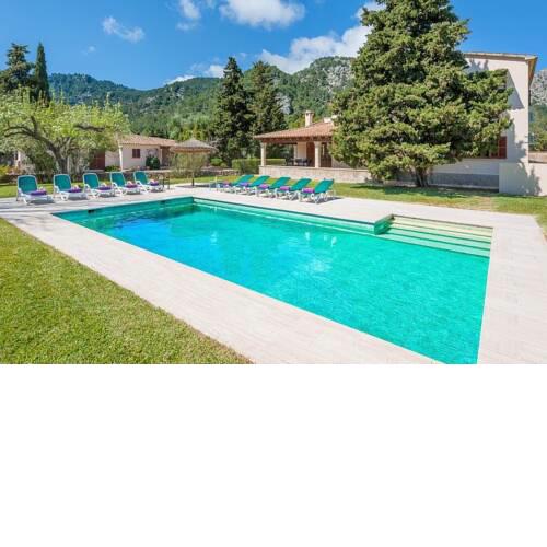 Pollenca Villa Sleeps 8 with Pool Air Con and WiFi