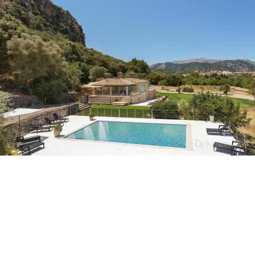 Pollenca Villa Sleeps 8 with Pool and Air Con
