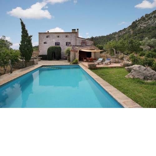 Pollenca Villa Sleeps 8 with Pool and WiFi