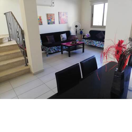 Polyxenia Holiday House