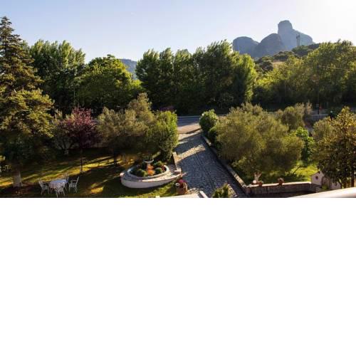 Pomegranate Tree House - Meteora