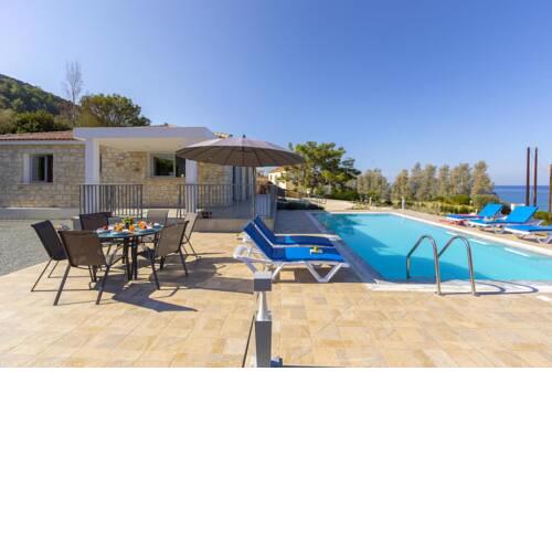 Pomos Villa Sleeps 6 with Pool Air Con and WiFi