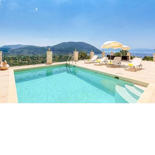 Ponti Villa Sleeps 6 with Pool Air Con and WiFi